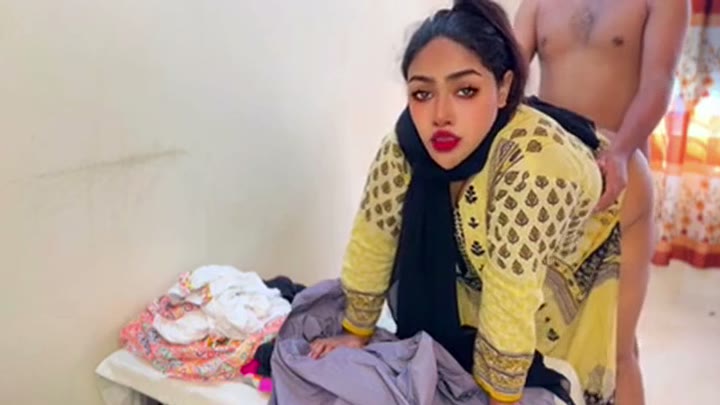 خياط يمارس الجنس الهندي مع زوجة عمه ذات المؤخرة الضخمة